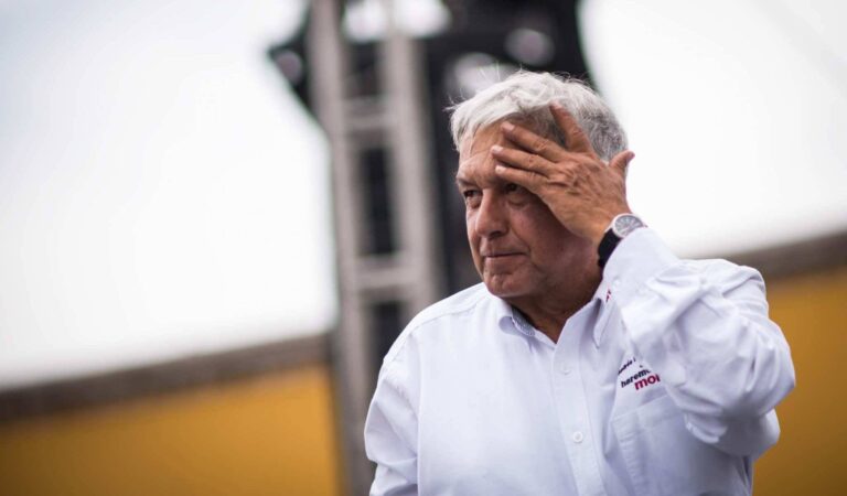 Sheinbaum enfrenta presiones para detener investigaciones contra AMLO y aliados
