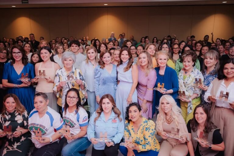 Reconocen a mujeres que transforman vidas en Hermosillo