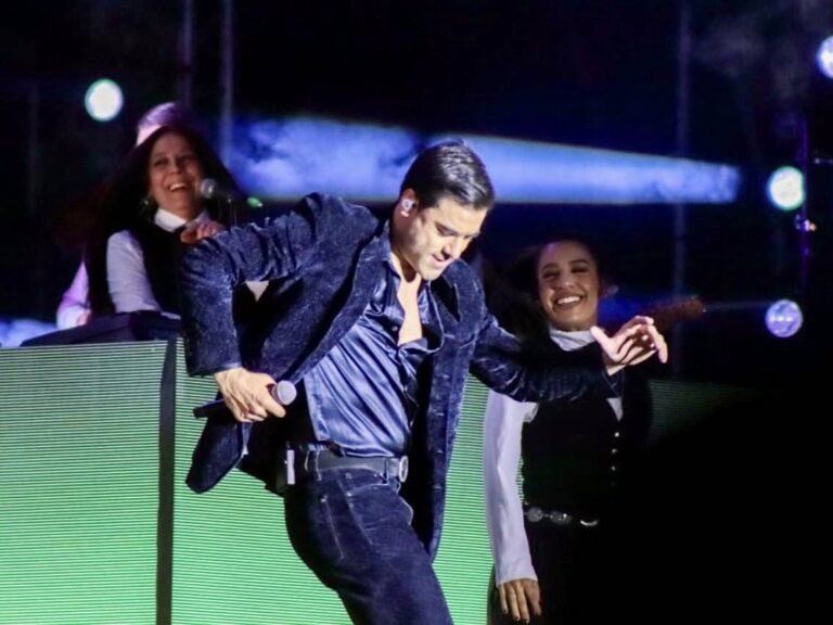 Carlos Rivera llena el Foro Rosales durante las Fiestas del Pitic en Hermosillo con 35 mil asistentes Carlos Rivera llena el Foro Rosales durante las Fiestas del Pitic en Hermosillo con 35 mil asistentes