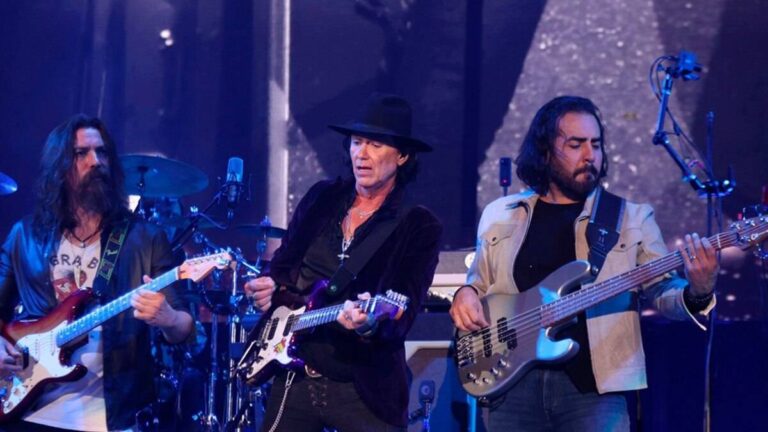 Caifanes dedica canción a madres buscadoras en concierto en CDMX Caifanes dedica canción a madres buscadoras en concierto en CDMX