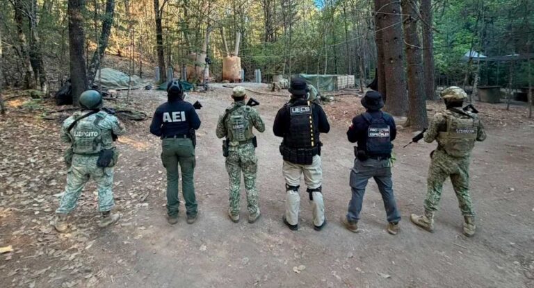 FGR interroga a militares por resguardo de narcolaboratorio vinculado a agentes de CIA en Chihuahua FGR interroga a militares por resguardo de narcolaboratorio vinculado a agentes de CIA en Chihuahua