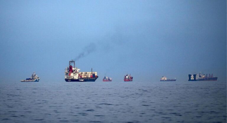 Estados Unidos realiza ataques contra objetivos iraníes en el estrecho de Ormuz