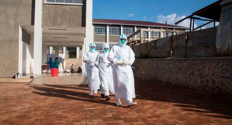 OMS reporta 82 casos confirmados y 7 muertes por brote de ébola en Congo OMS reporta 82 casos confirmados y 7 muertes por brote de ébola en Congo