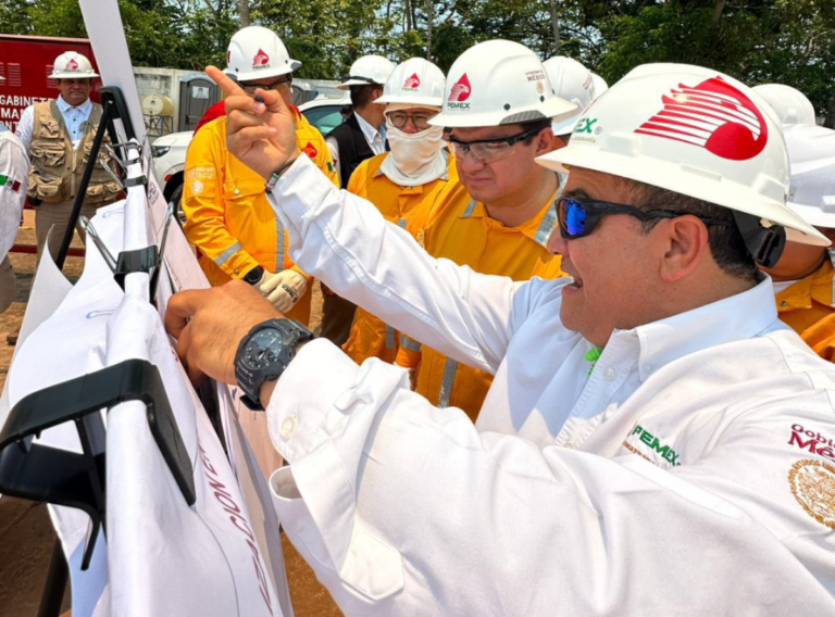 Director de Pemex supervisa obra electromecánica en Campo Bakté, Tabasco Director de Pemex supervisa obra electromecánica en Campo Bakté, Tabasco