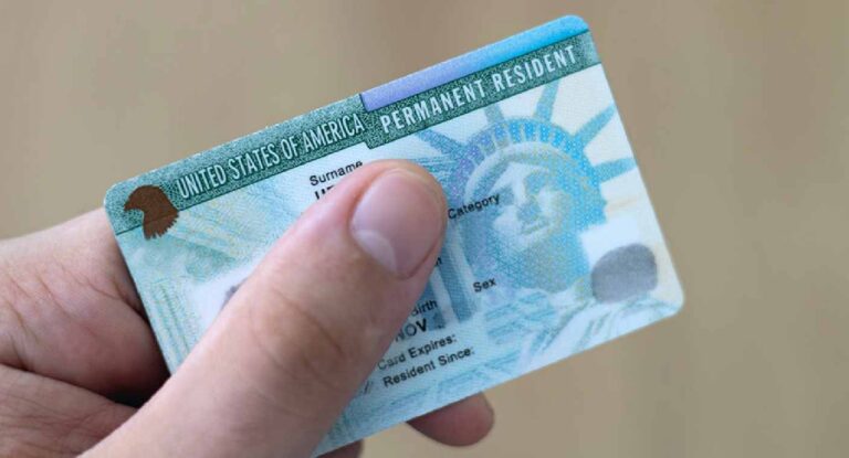 Estados Unidos requerirá a migrantes con visa temporal salir del país para solicitar la residencia permanente Estados Unidos requerirá a migrantes con visa temporal salir del país para solicitar la residencia permanente
