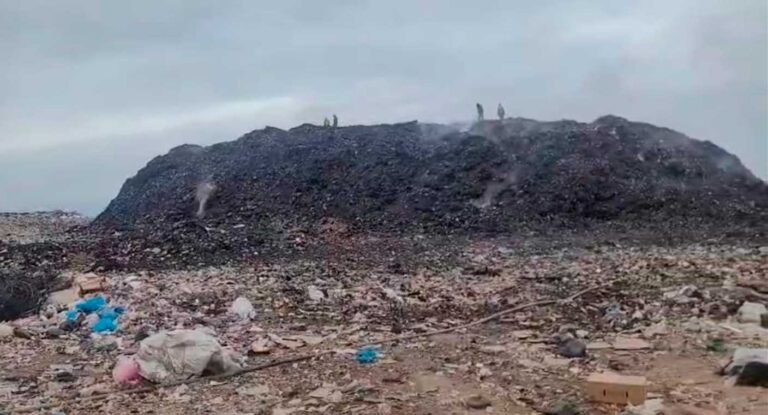 Trabajos continúan para controlar incendio en relleno sanitario de Hermosillo tras más de 24 horas Trabajos continúan para controlar incendio en relleno sanitario de Hermosillo tras más de 24 horas