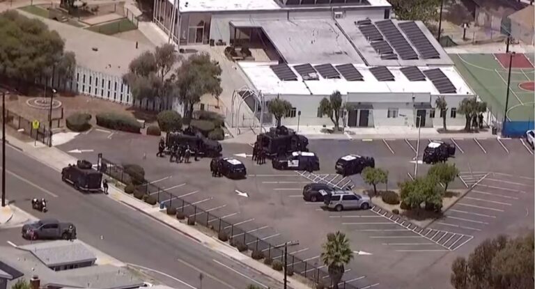 Tiroteo en Centro Islámico de San Diego deja al menos un muerto Tiroteo en Centro Islámico de San Diego deja al menos un muerto