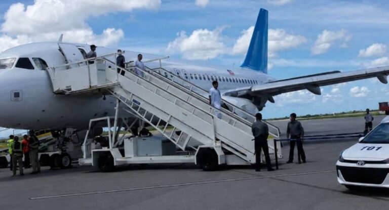 Estados Unidos deporta a 76 cubanos en vuelo hacia La Habana en medio de acuerdos migratorios vigentes Estados Unidos deporta a 76 cubanos en vuelo hacia La Habana en medio de acuerdos migratorios vigentes