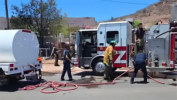 Incendio en llantera de Guaymas deja tres personas lesionadas y pérdidas totales Incendio en llantera de Guaymas deja tres personas lesionadas y pérdidas totales