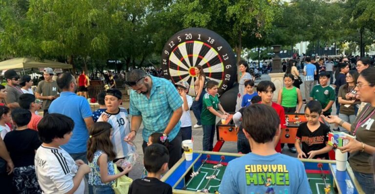 Familias disfrutan convivencia y promociones en el TesoFest en Hermosillo