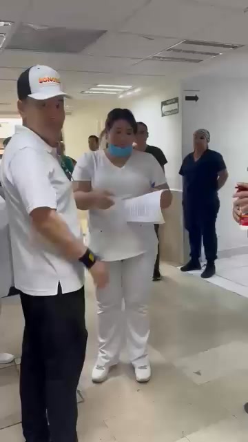 Trabajadores del ISSSTE en Hermosillo entregan solicitudes al gobernador Alfonso Durazo