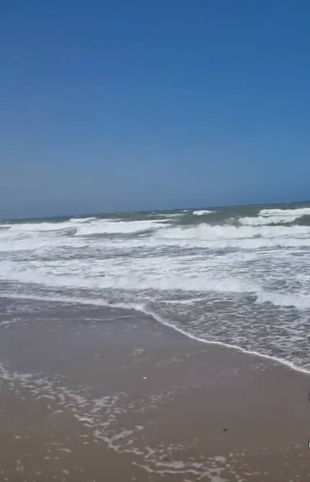 Autoridades alertan por fuerte oleaje en playa del Cochórit, Empalme