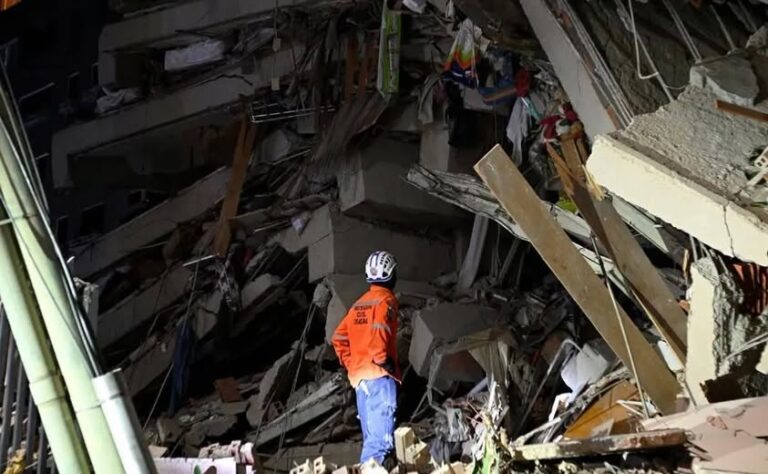 Terremoto en Venezuela deja miles de muertos y continúa búsqueda de desaparecidos