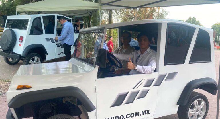 Alumnos del ITH presentan prototipo funcional de vehículo eléctrico compacto