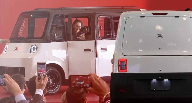 Sheinbaum presenta Olinia, el primer automóvil eléctrico 100% mexicano
