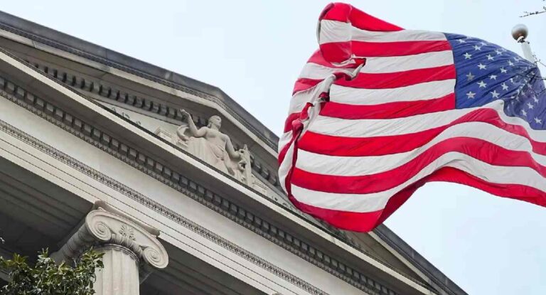 Estados Unidos busca revocar ciudadanía a naturalizados vinculados a delitos graves