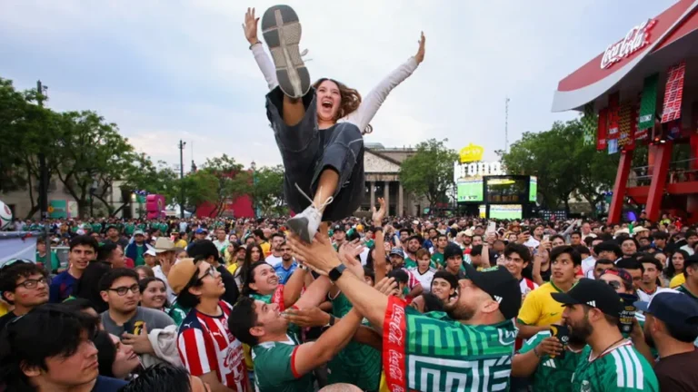 Advierten posibles sanciones por lanzar personas al aire durante festejos del Mundial 2026 en Guadalajara