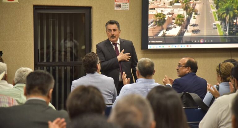 Javier Lamarque clausura foro para mejorar la movilidad en Cajeme
