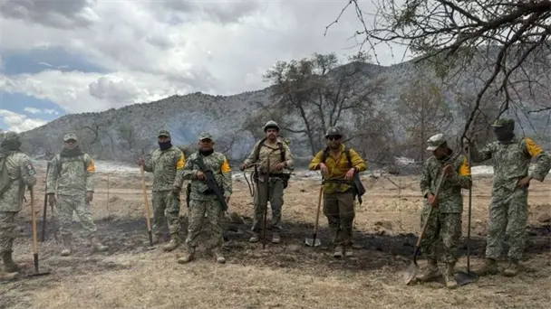 Sonora y EU coordinan esfuerzos para controlar incendio forestal Benton