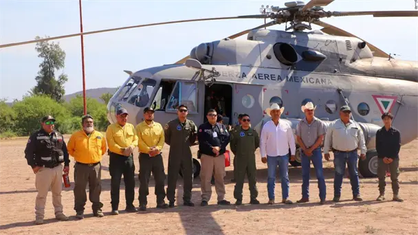 Helicóptero se suma al combate de incendio en Tarachi, Sonora