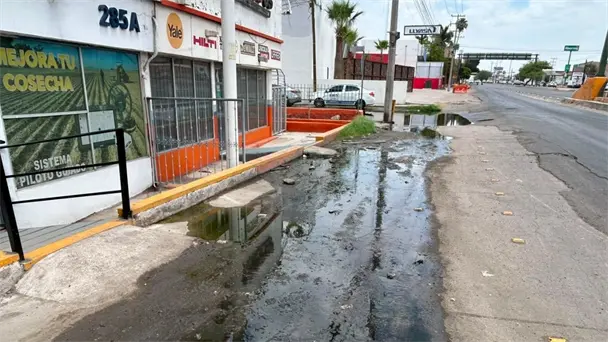 Vecinos de El Pedregal reportan fuga de aguas negras en Hermosillo
