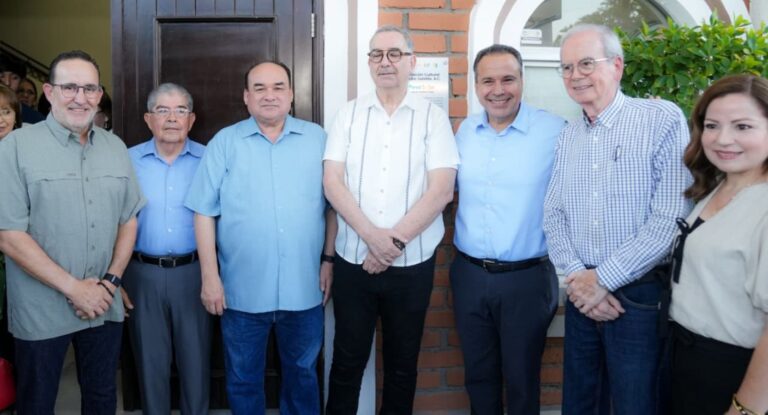 Toño Astiazarán presenta ahorro histórico en Fundación de Villa Satélite con Peso Solar