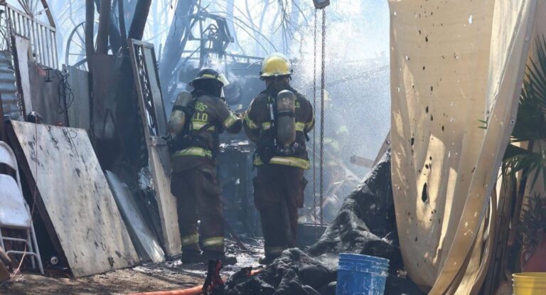 Incendio consume taller mecánico en colonia Piedra Bola, Hermosillo