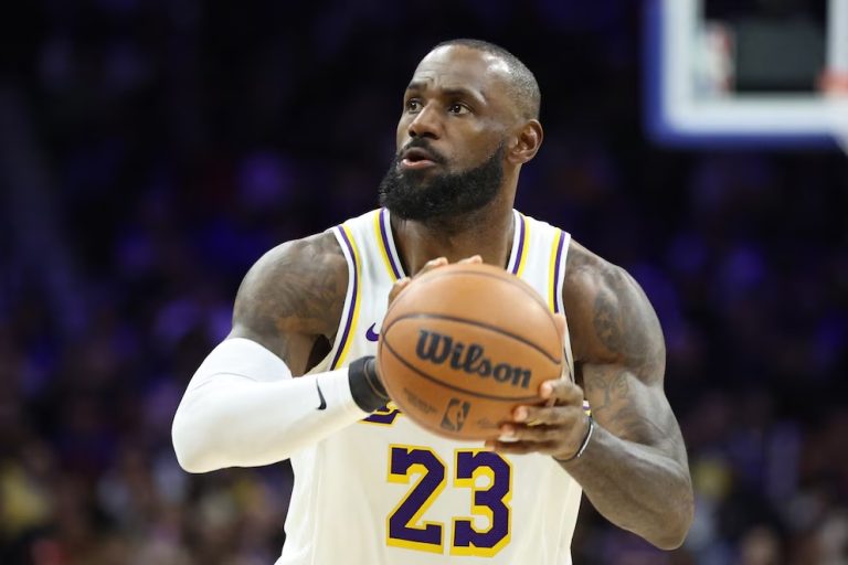 LeBron James firma su contrato más bajo con Philadelphia tras ganar más de 825 mdd en la NBA