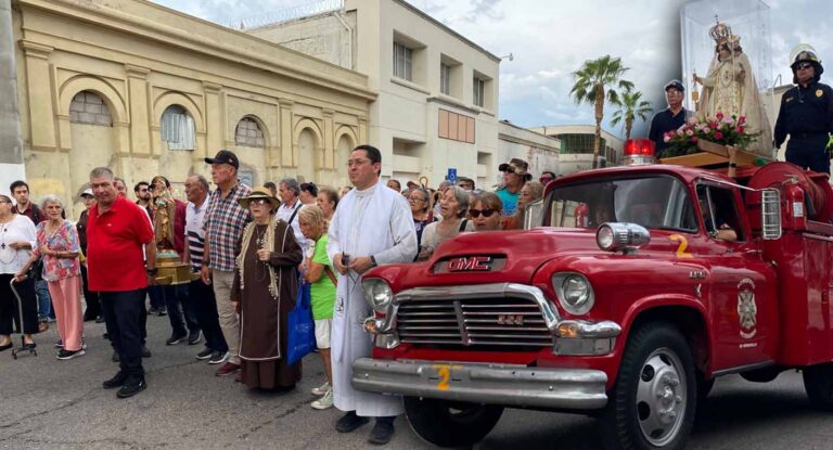 Bomberos de Hermosillo realizan peregrinación en honor a la Virgen del Carmen