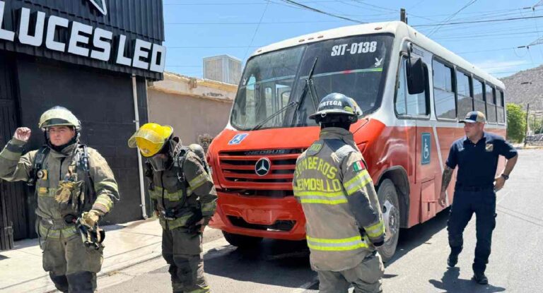 Explota compresor de aire acondicionado en camión urbano al sur de Hermosillo