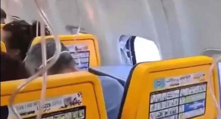 Pasajero es succionado por ventana rota durante vuelo; avión regresa de emergencia