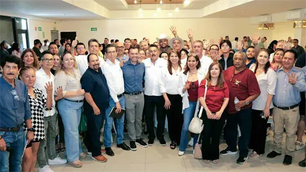Javier Lamarque dialoga con profesionistas y vecinos para impulsar la transformación en Hermosillo
