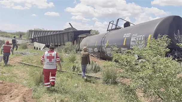 Descarrilamiento de tren en Naco provoca derrame de 59 mil litros de hidrosulfuro de sodio