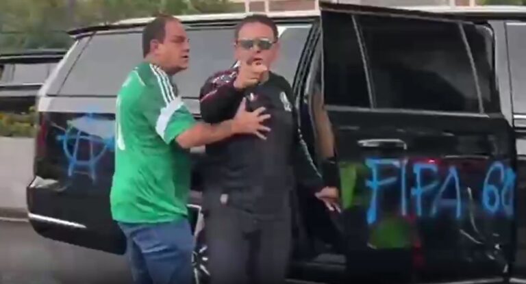 Manifestantes confrontan a Cuauhtémoc Blanco antes del México vs Inglaterra
