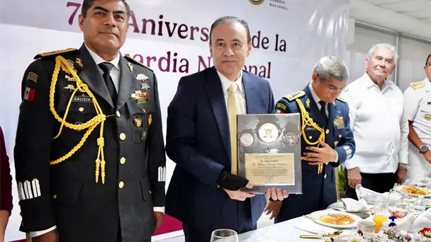Alfonso Durazo recibe reconocimiento de la Guardia Nacional en Sonora