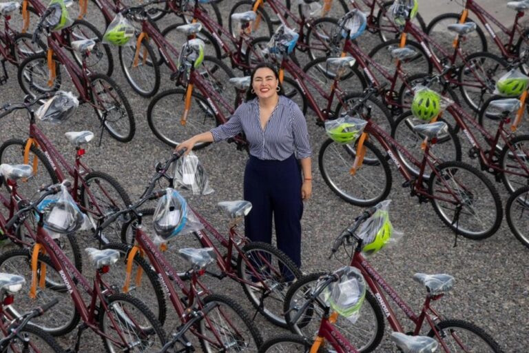 Gobierno de Sonora entrega bicicletas a jóvenes de Centros de Bienestar Juvenil