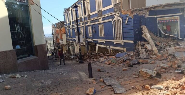 Confirman fallecimiento de dos mexicanos tras sismo en Colombia
