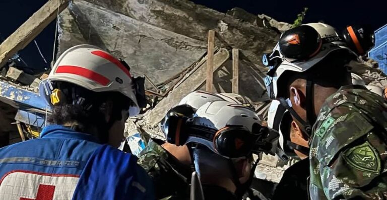 Terremoto de magnitud 7.4 en Colombia deja 289 muertos y miles de daños