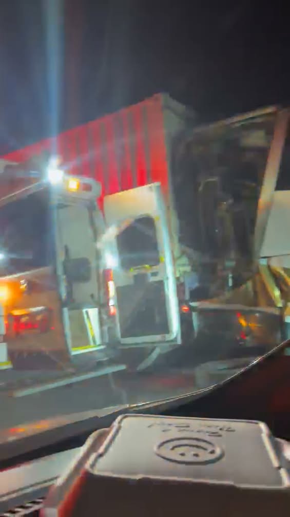 Automovilista alerta por tráiler sin luces preventivas en carretera de Empalme