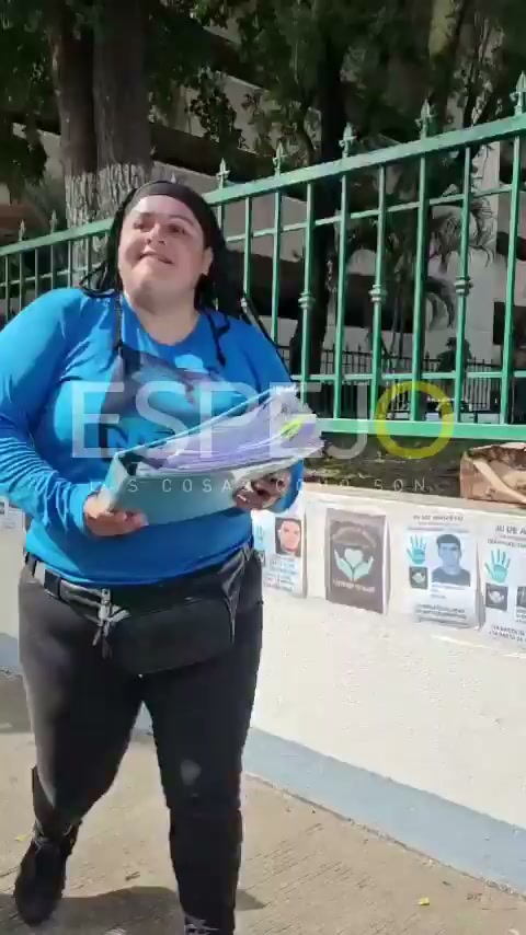 Rubén Rocha Moya retoma actividades como gobernador de Sinaloa y es recibido por madres buscadoras