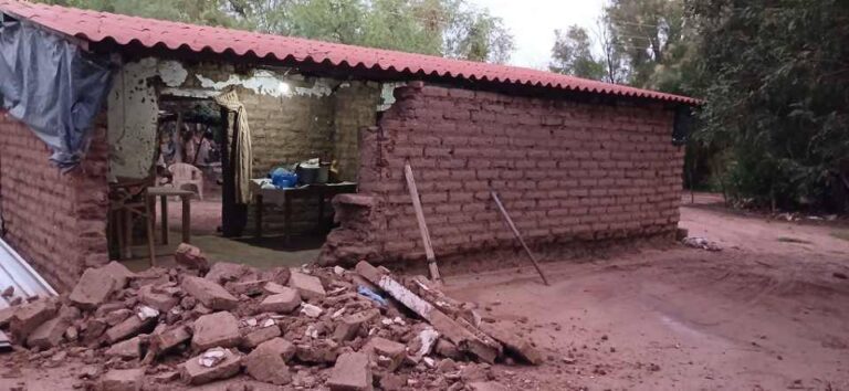 Derrumbe de vivienda de adulto mayor indígena en Etchojoa tras lluvias