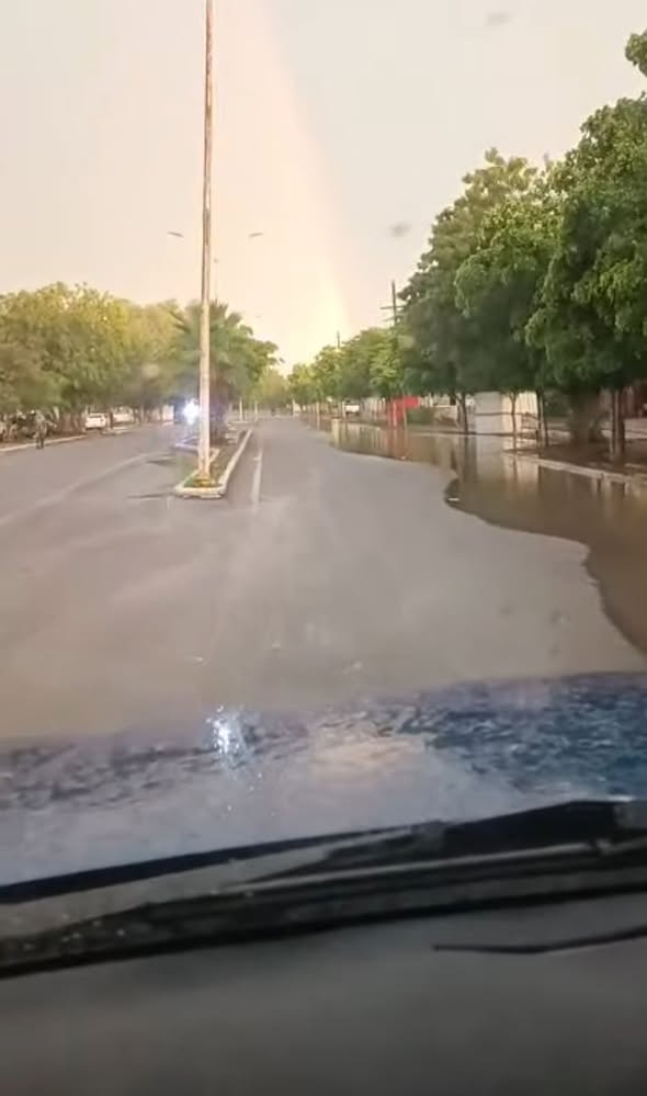 Intensa lluvia sorprende a Etchojoa tras un día de calor extremo