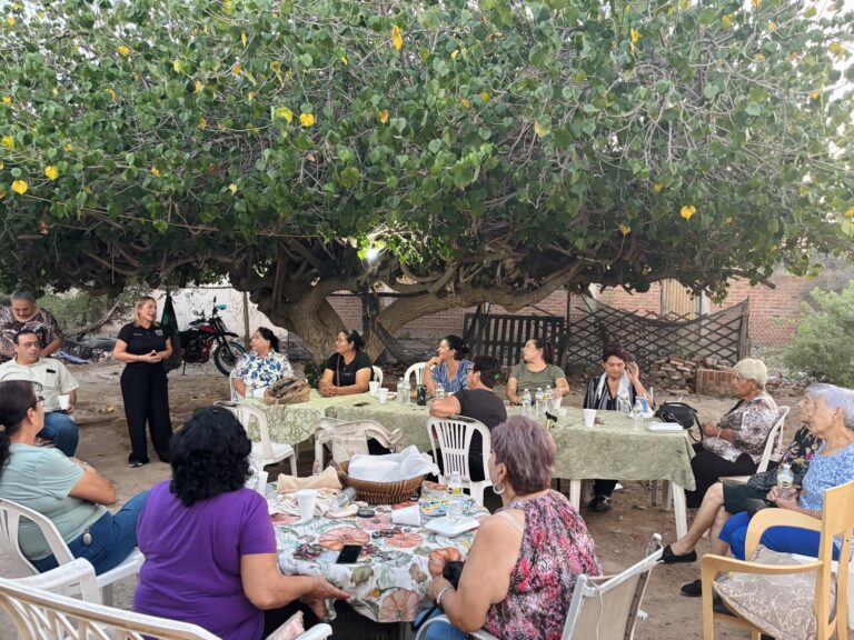 Claudia Lizárraga fortalece cercanía con mujeres de la colonia Moderna en Empalme