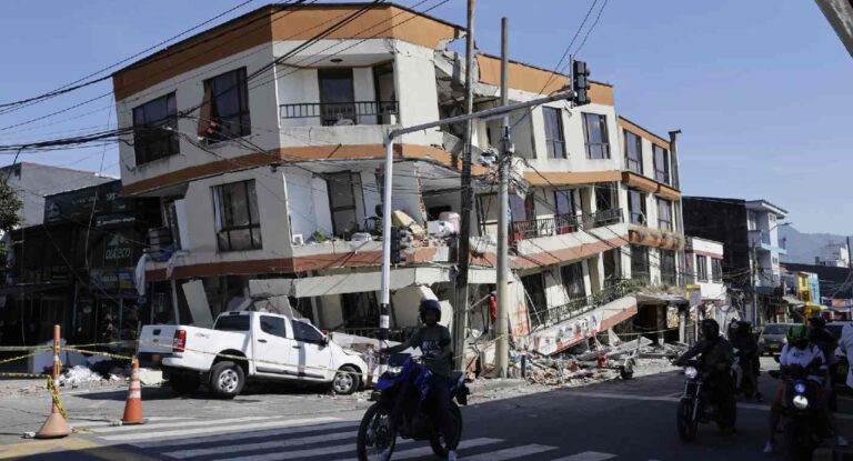 Terremoto en Colombia eleva a 294 el número de muertos y 320 desaparecidos