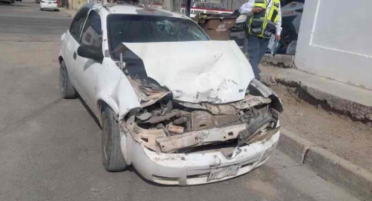 Choque de tres vehículos en colonia Jacinto López deja solo daños materiales