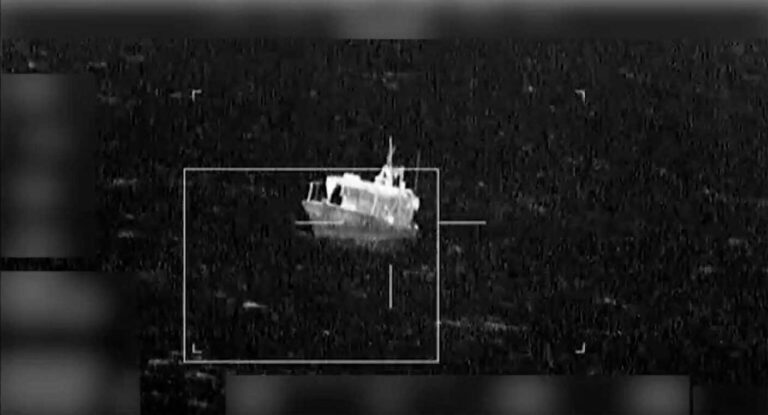 EE.UU. y Ecuador interceptan embarcación que abastecía a narcotraficantes en el Pacífico Oriental