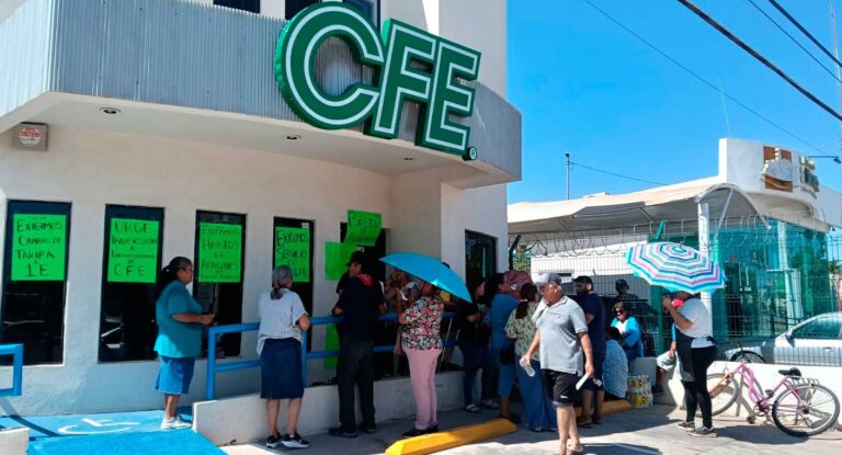 Vecinos de Villa Juárez exigen solución a apagones y daños en electrodomésticos