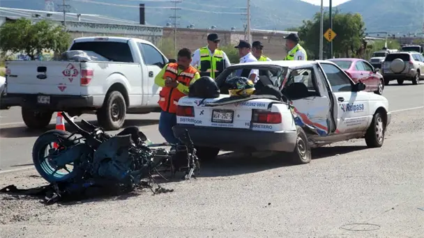 Motociclista resulta lesionado tras choque con sedán en Hermosillo