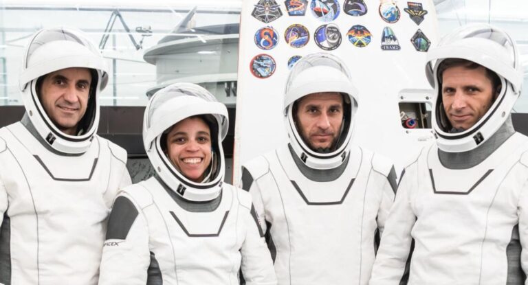 NASA alista misión Crew-13 con trajes de vuelo de nueva generación para la EEI