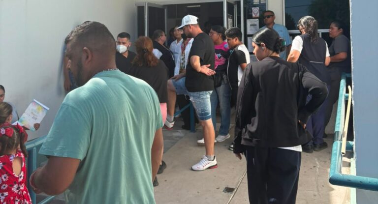 Derrame de ácido muriático obliga a evacuar Centro de Salud IMSS Bienestar en Hermosillo